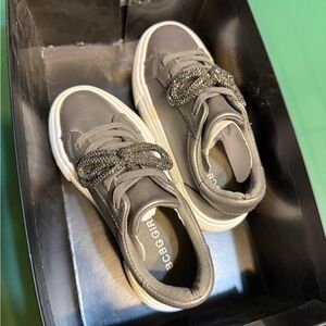 NIB BCBG Girls Gray Sneakers with Glitter Laces size 11
